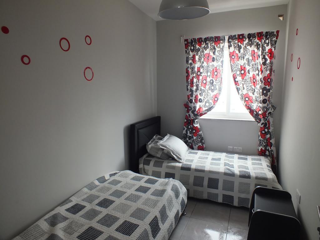 Penthouse Next To The Beach Marsaskala Exterior photo